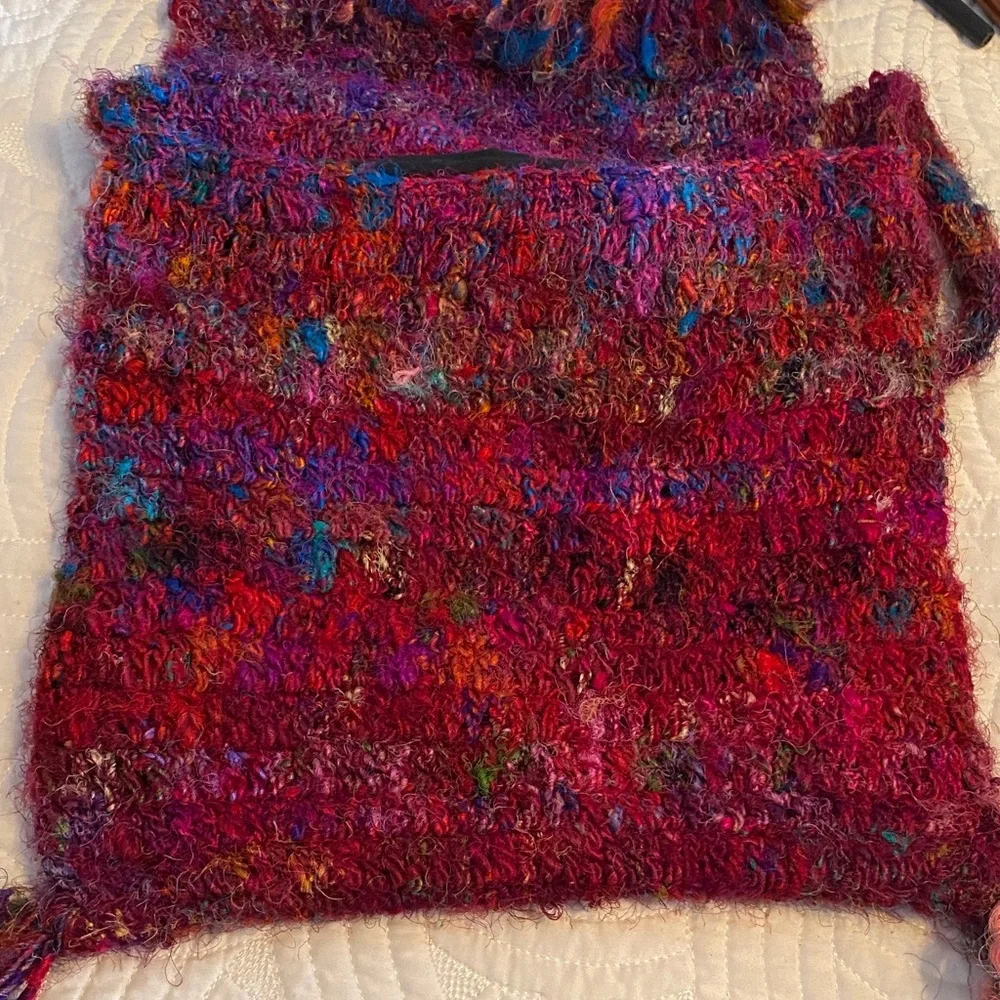 Handmade silk Multicolor Knit Crossbody Bag - Vibrant Pink & Red - Picture 4 of 12